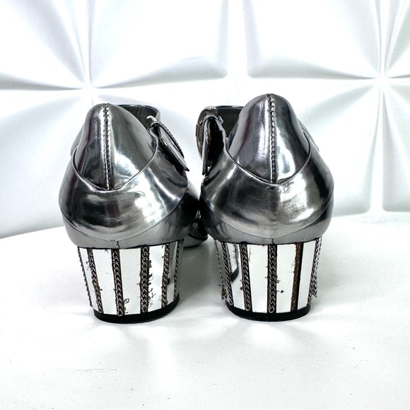 ⭐️ CLEARANCE SALE ⭐️ SERGIO ROSSI metallic silver patent leather *heels need TLC - Picture 9 of 16